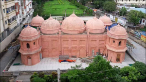 গম্বুজ সহ মসজিদের ছবি